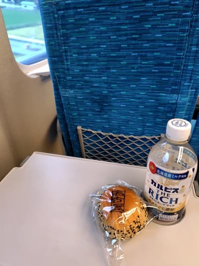 名古屋印のあんぱん, in Shinkansen
